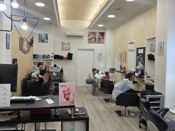 Trattamenti hair e nail eseguiti nel salone RÈA