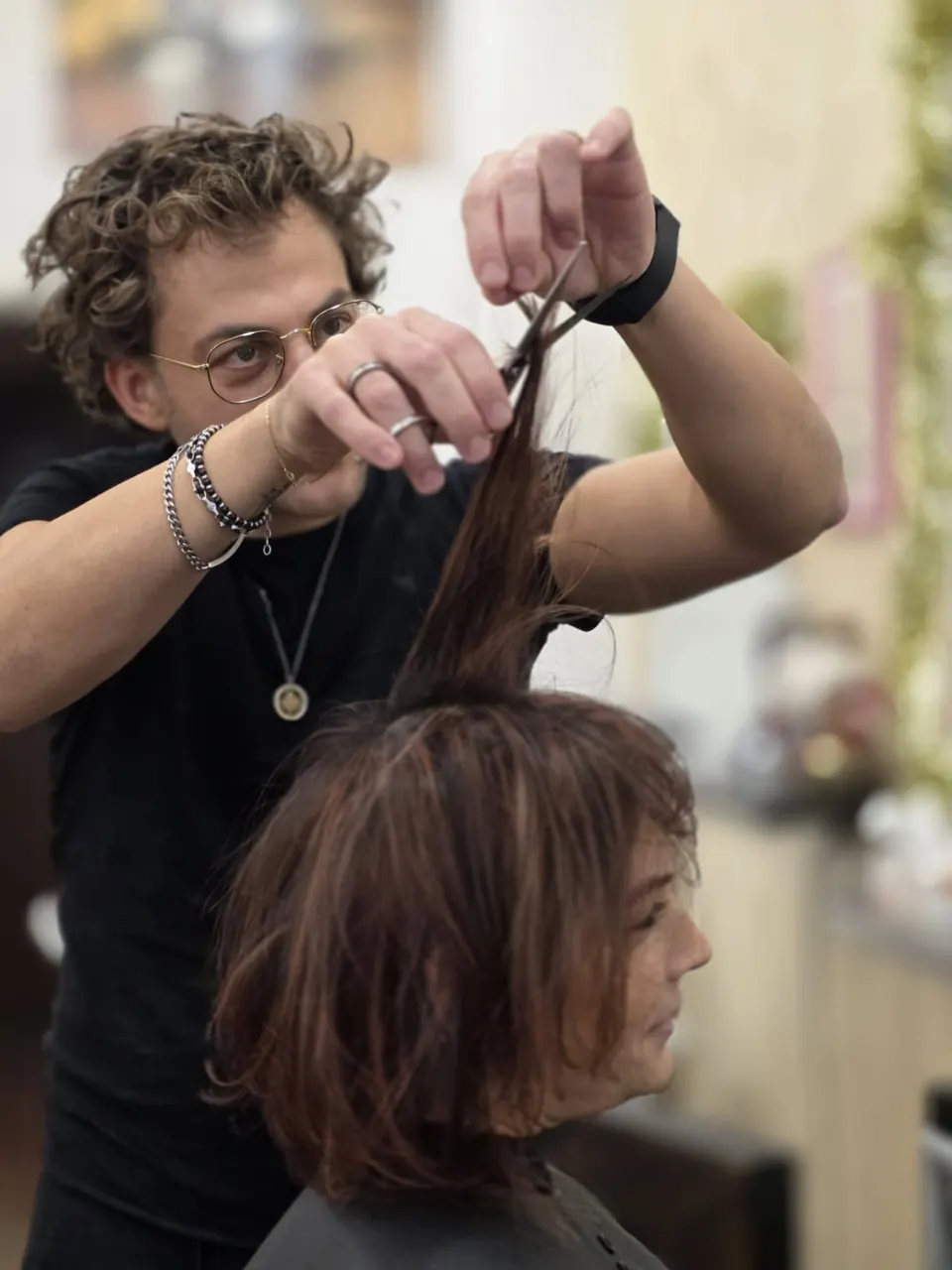 Taglio professionale eseguito nel salone REA